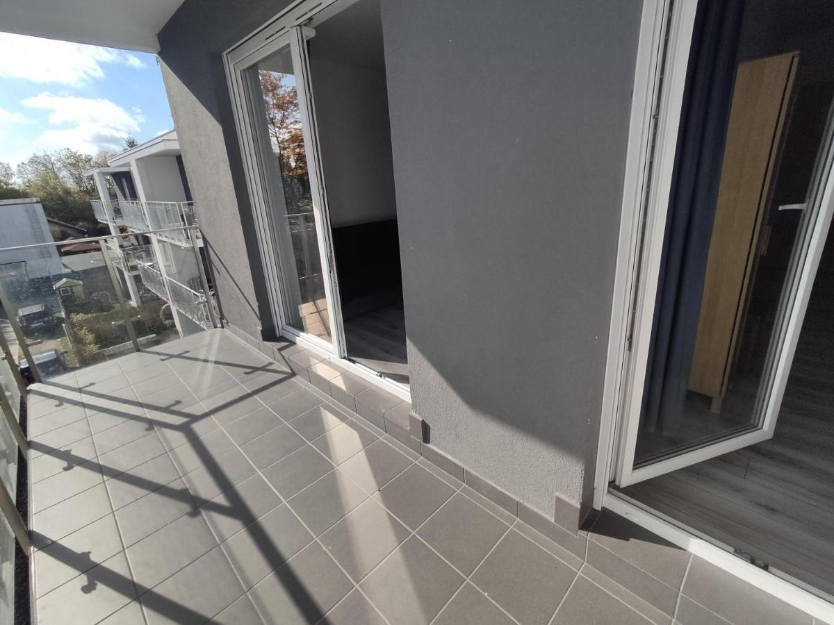 1110 Smialego 39 - Tanie Pokoje W Apartamencie - Samodzielne Zameldowanie - Self Check In Познань Экстерьер фото