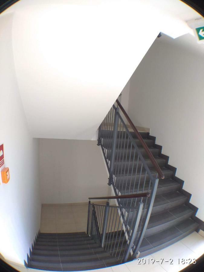 1110 Smialego 39 - Tanie Pokoje W Apartamencie - Samodzielne Zameldowanie - Self Check In Познань Экстерьер фото