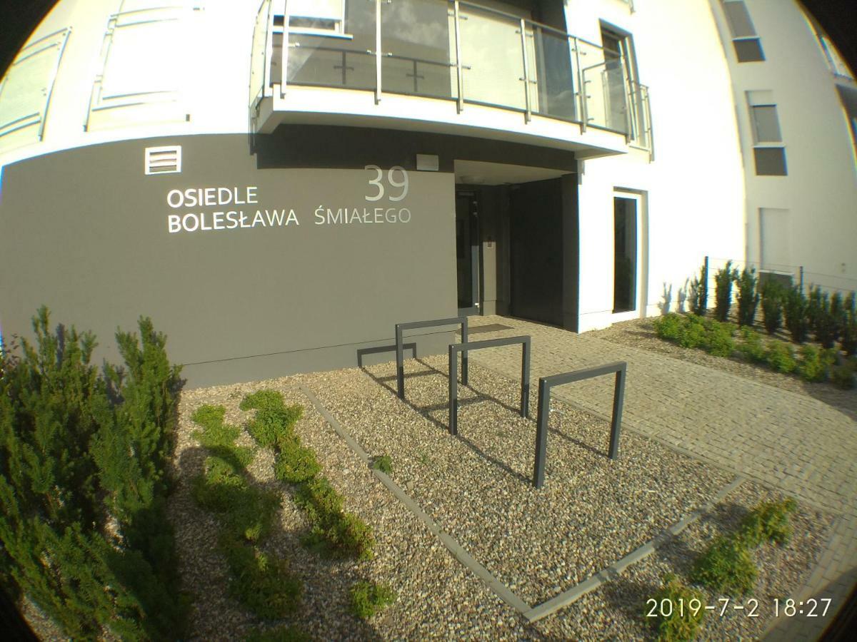 1110 Smialego 39 - Tanie Pokoje W Apartamencie - Samodzielne Zameldowanie - Self Check In Познань Экстерьер фото