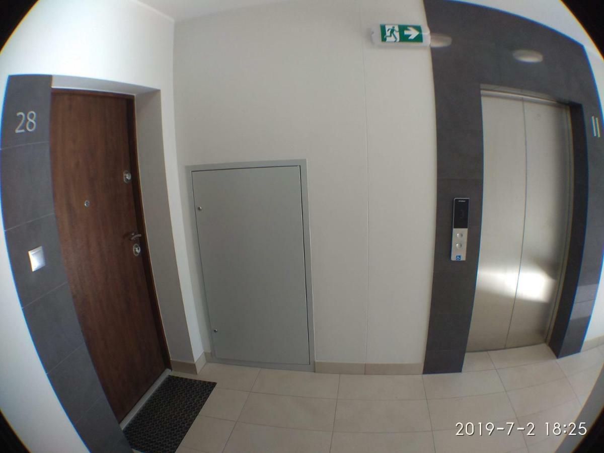 1110 Smialego 39 - Tanie Pokoje W Apartamencie - Samodzielne Zameldowanie - Self Check In Познань Экстерьер фото